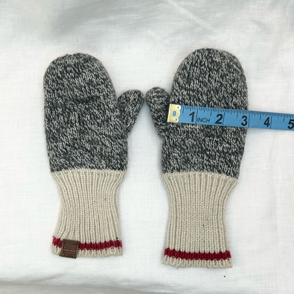 Roots Toddler Cabin Mittens - Picture 4 of 10
